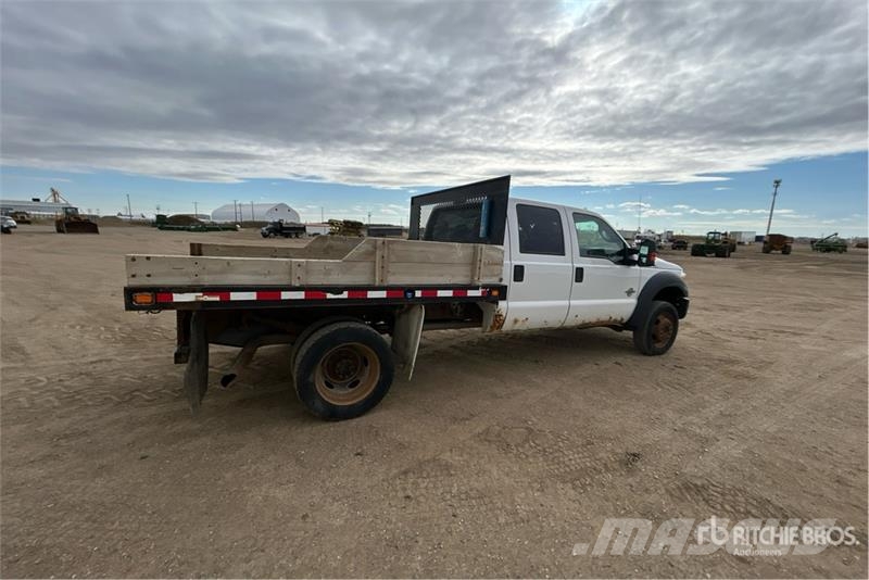 Ford F-550 XLT 4x4 Crew Cab Flatbed Truck Lava-kuorma-autot