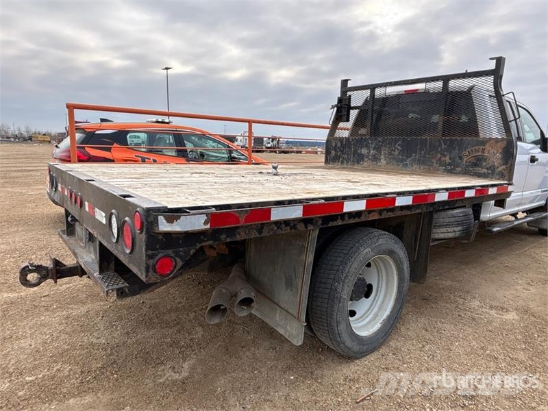 Ford F-550 XLT 4x4 Crew Cab Flatbed Truck Kamioni sa otvorenim sandukom