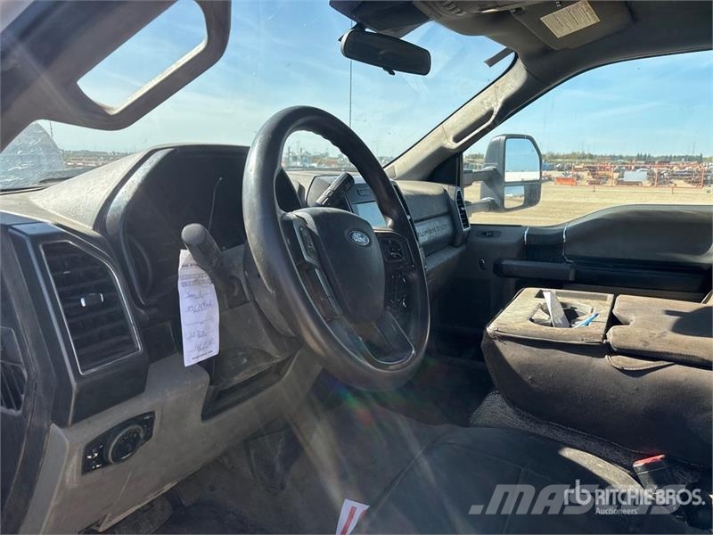 Ford F-550 XLT 4x4 Crew Cab Flatbed Truck Lastbil med lad/Flatbed