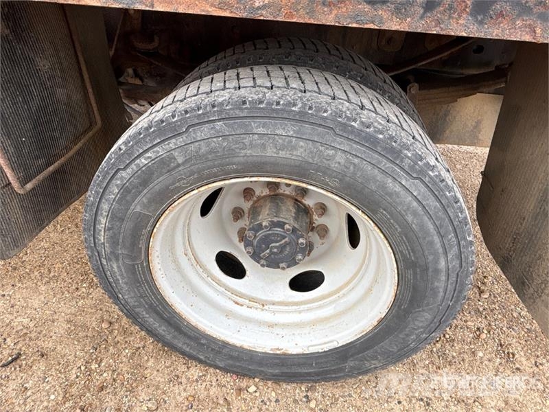 Ford F-550 XLT 4x4 Crew Cab Flatbed Truck Kamioni sa otvorenim sandukom