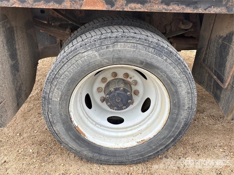 Ford F-550 XLT 4x4 Crew Cab Flatbed Truck Kamioni sa otvorenim sandukom