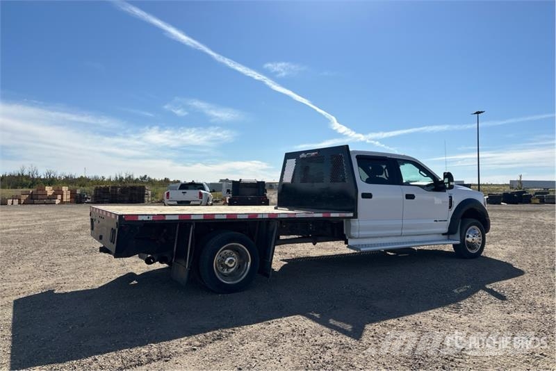 Ford F-550 XLT 4x4 Crew Cab Flatbed Truck Lastbil med lad/Flatbed