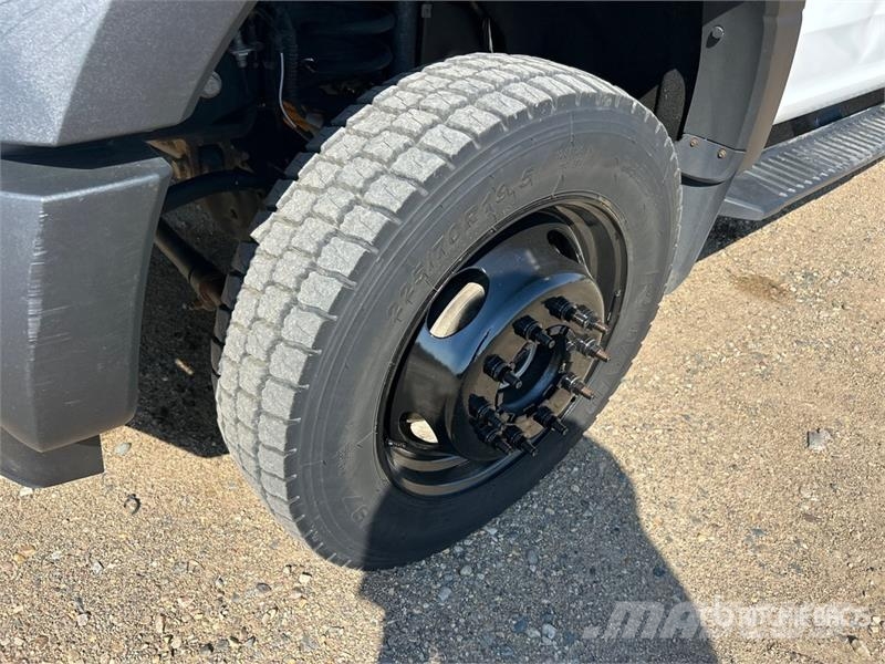 Ford F-550 XLT 4x4 Crew Cab Flatbed Truck 플랫베드/드롭사이드 트럭