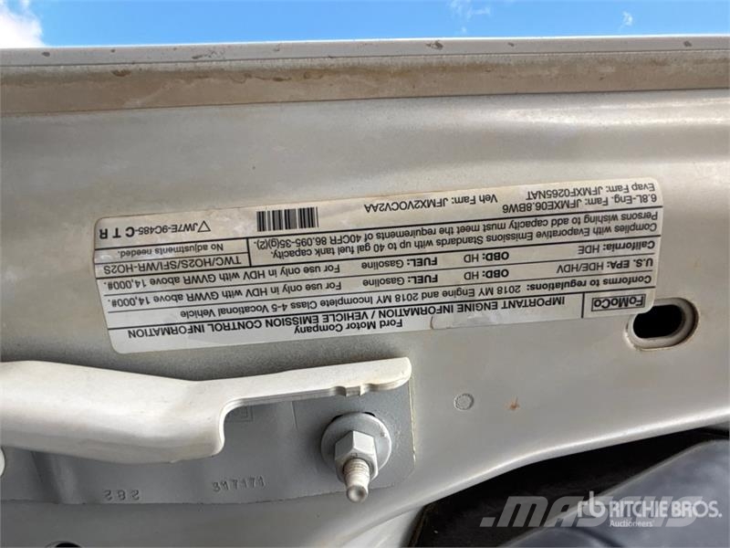Ford F-550 XLT 4x4 Crew Cab Flatbed Truck Lava-kuorma-autot