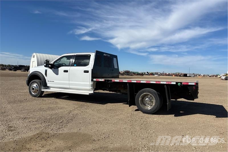Ford F-550 XLT 4x4 Crew Cab Flatbed Truck Lastbil med lad/Flatbed