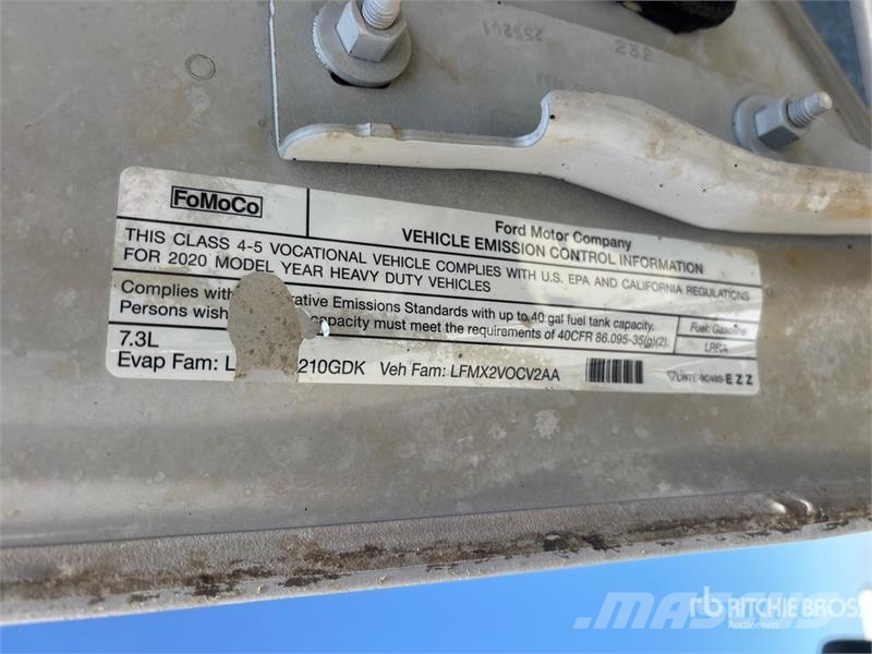 Ford F-550 XLT 4x4 Crew Cab Flatbed Truck Lastbil med lad/Flatbed