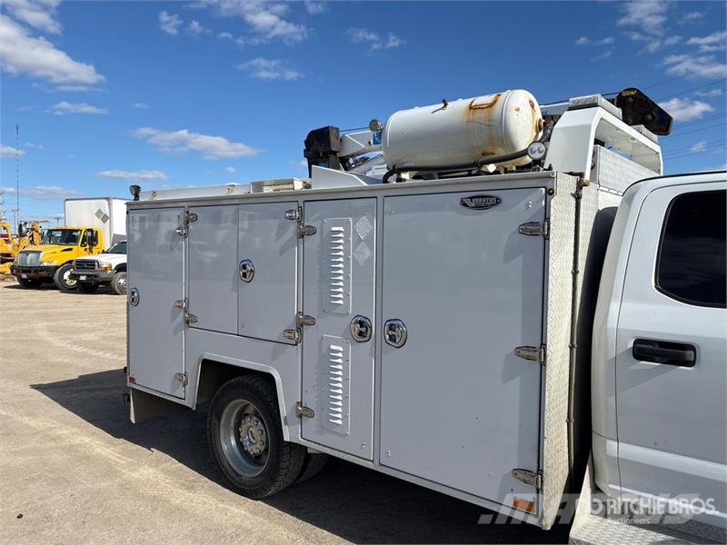 Ford F-550 XLT 4x4 Crew Cab Service Truck Kommunal-Sonderfahrzeuge