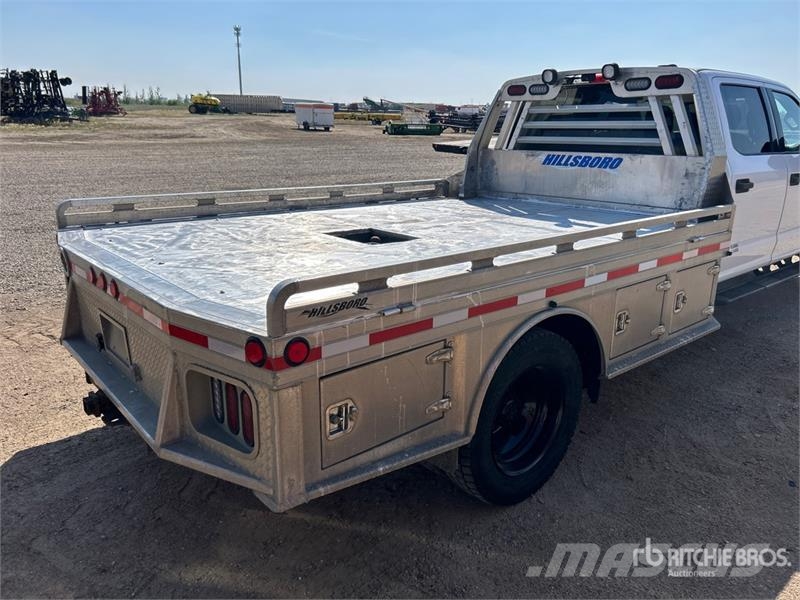 Ford F-550 XLT 4x4 Crew Cab Flatbed Truck 플랫베드/드롭사이드 트럭