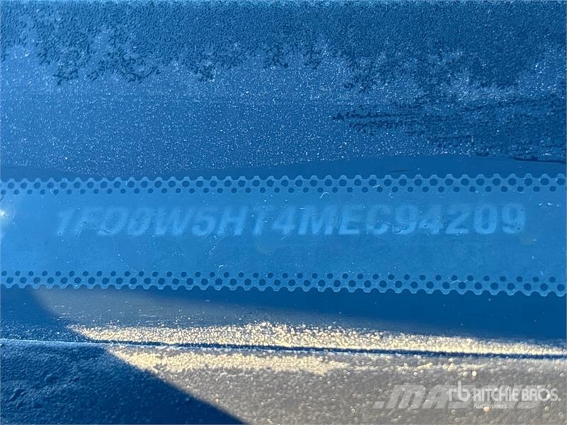 Ford F-550 XLT 4x4 Crew Cab Service Truck Camions et véhicules municipaux