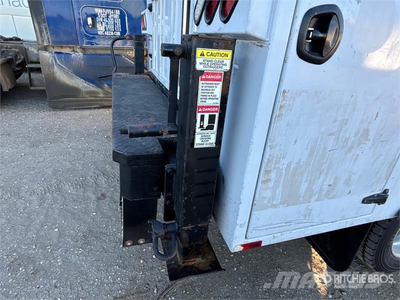 Ford F-550 XLT 4x4 Crew Cab Service Truck Camions et véhicules municipaux
