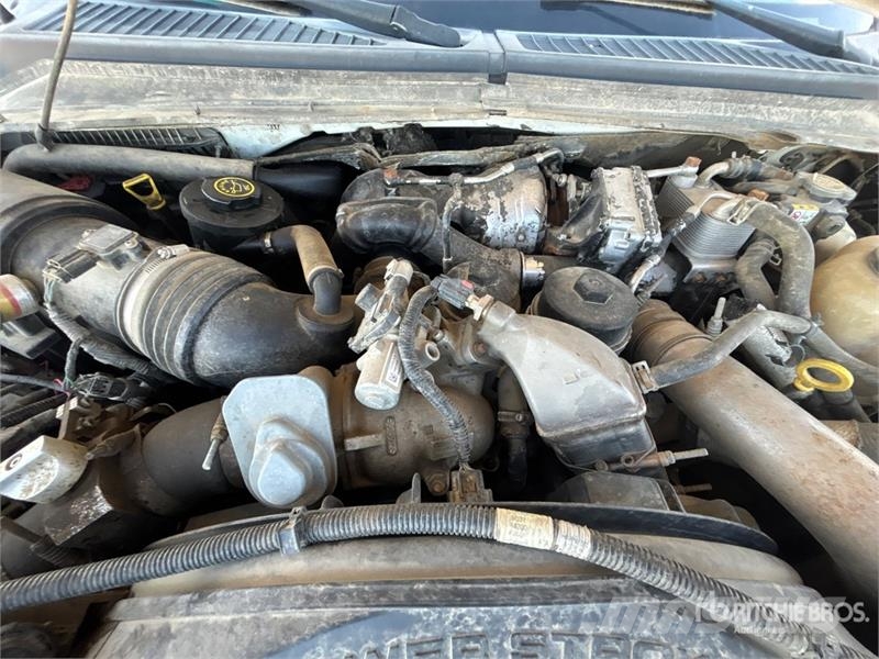 Ford F-550 XLT 4x4 Crew Cab Flatbed Truck (Inoperable) Flatbed kamyonlar