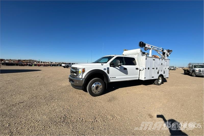 Ford F-550 XLT 4x4 Crew Cab Service Truck Camions et véhicules municipaux