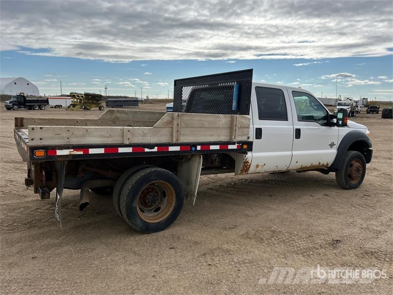 Ford F-550 XLT 4x4 Crew Cab Flatbed Truck Lava-kuorma-autot