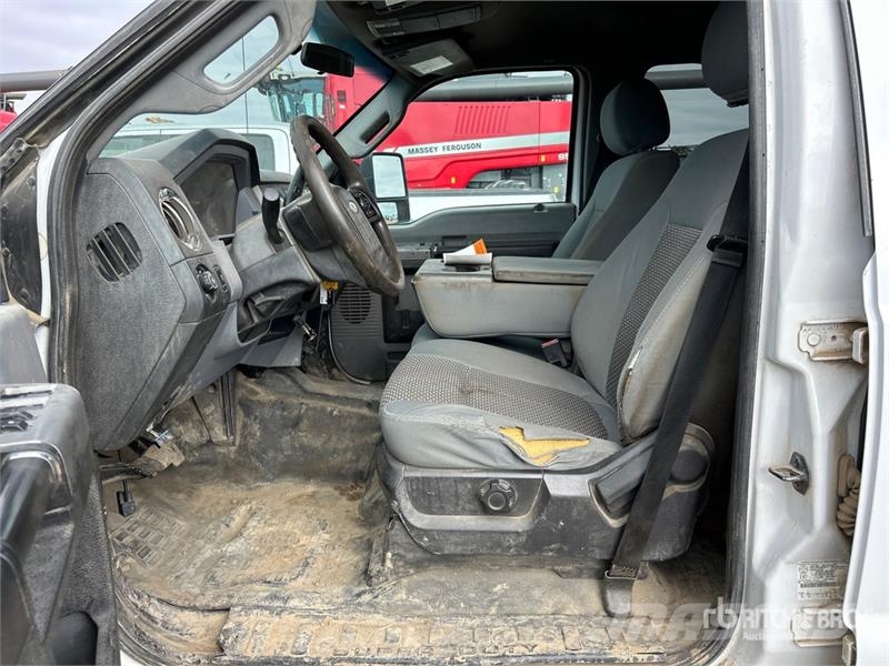 Ford F-550 XLT 4x4 Crew Cab Flatbed Truck Lava-kuorma-autot