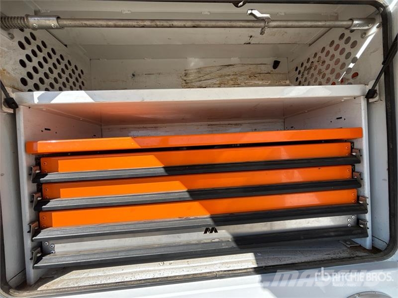 Ford F-550 XLT 4x4 Crew Cab Service Truck Municipal / general purpose vehicles