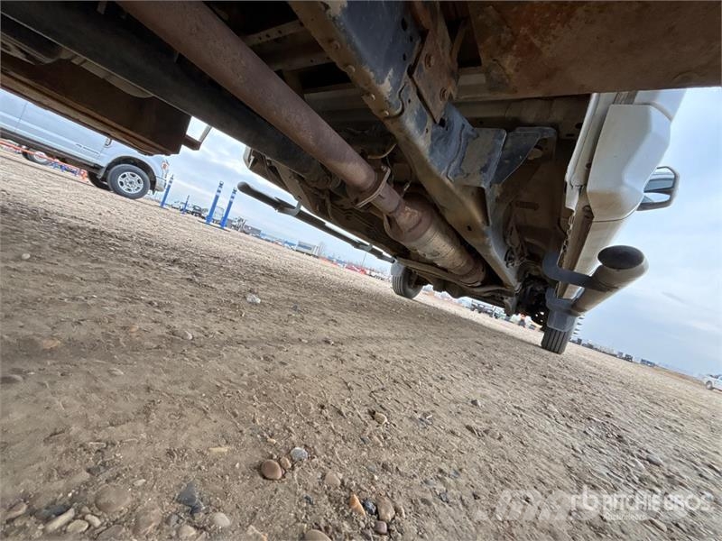 Ford F-550 XLT 4x4 Crew Cab Flatbed Truck Kamioni sa otvorenim sandukom