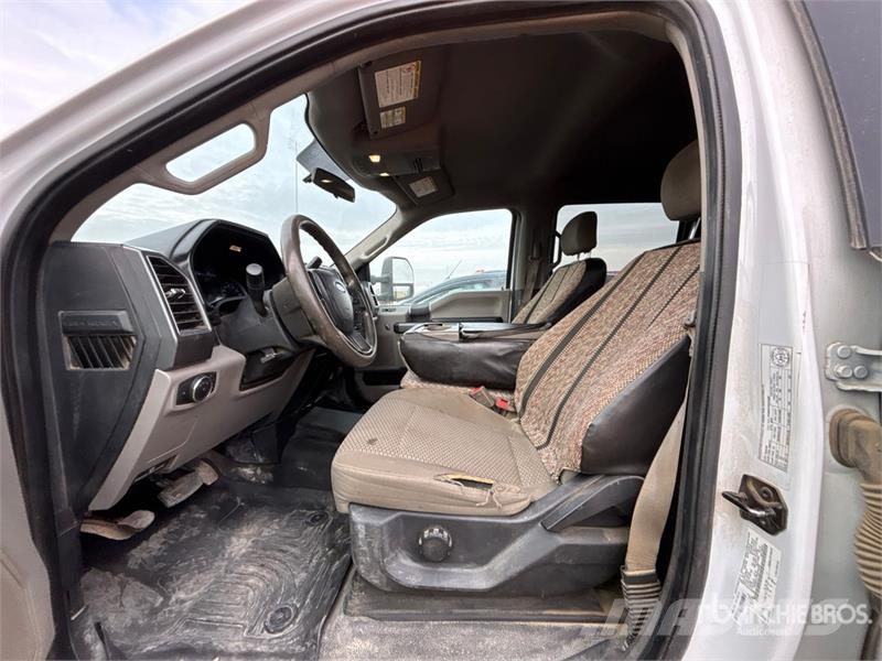 Ford F-550 XLT 4x4 Crew Cab Flatbed Truck Kamioni sa otvorenim sandukom