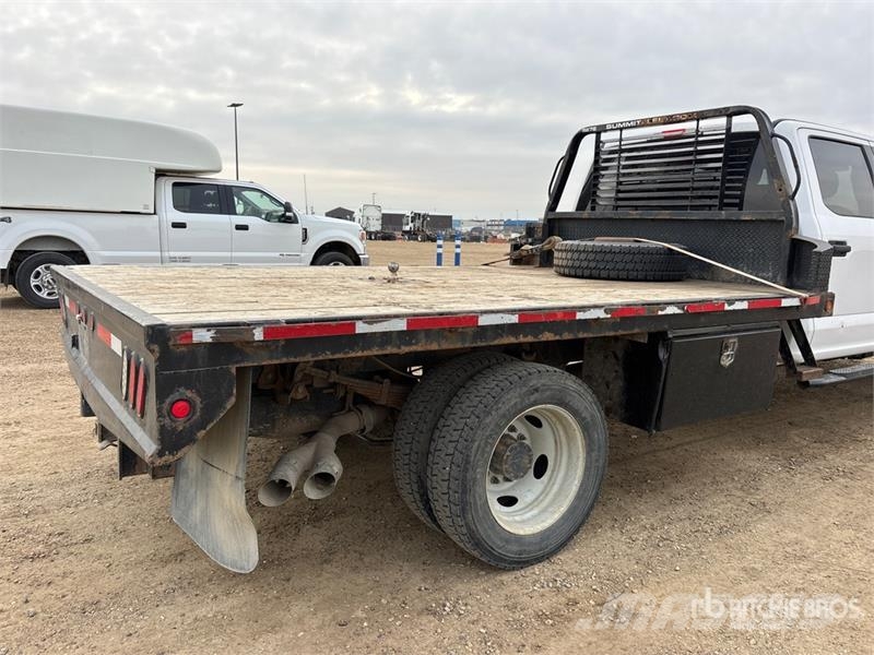 Ford F-550 XLT 4x4 Crew Cab Flatbed Truck Kamioni sa otvorenim sandukom