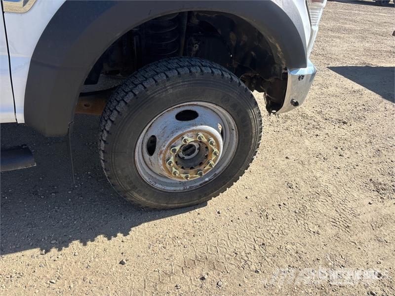 Ford F-550 XLT 4x4 Crew Cab Flatbed Truck Lastbil med lad/Flatbed