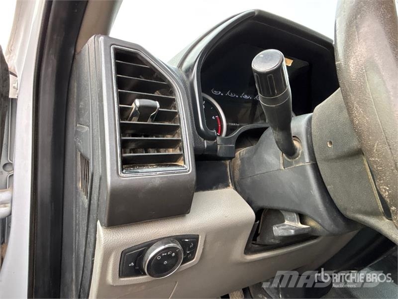 Ford F-550 XLT 4x4 Crew Cab Flatbed Truck Kamioni sa otvorenim sandukom