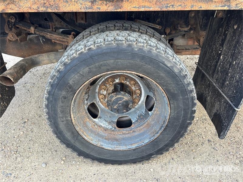 Ford F-550 XLT 4x4 Crew Cab Flatbed Truck Lava-kuorma-autot