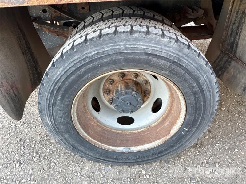 Ford F-550 XLT 4x4 Crew Cab Flatbed Truck Camiones de cama baja