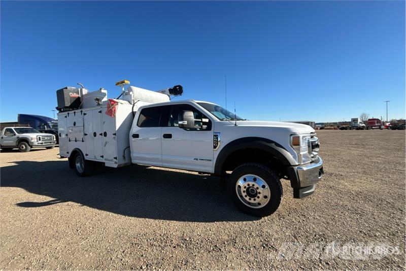 Ford F-550 XLT 4x4 Crew Cab Service Truck Camions et véhicules municipaux