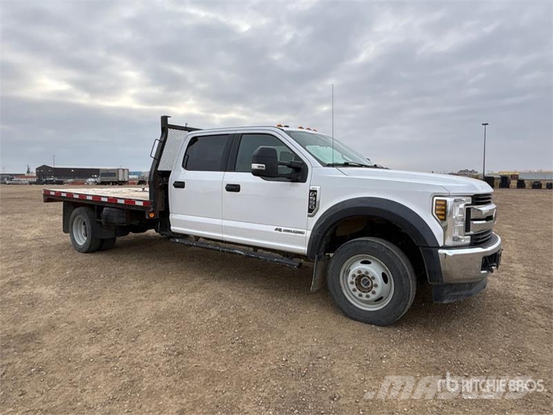 Ford F-550 XLT 4x4 Crew Cab Flatbed Truck Kamioni sa otvorenim sandukom