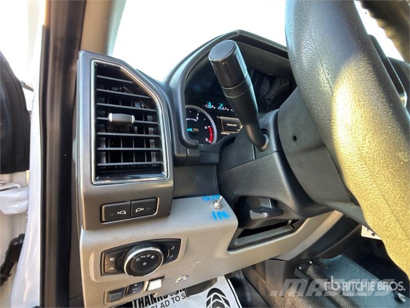 Ford F-550 XLT 4x4 Crew Cab Service Truck Camions et véhicules municipaux