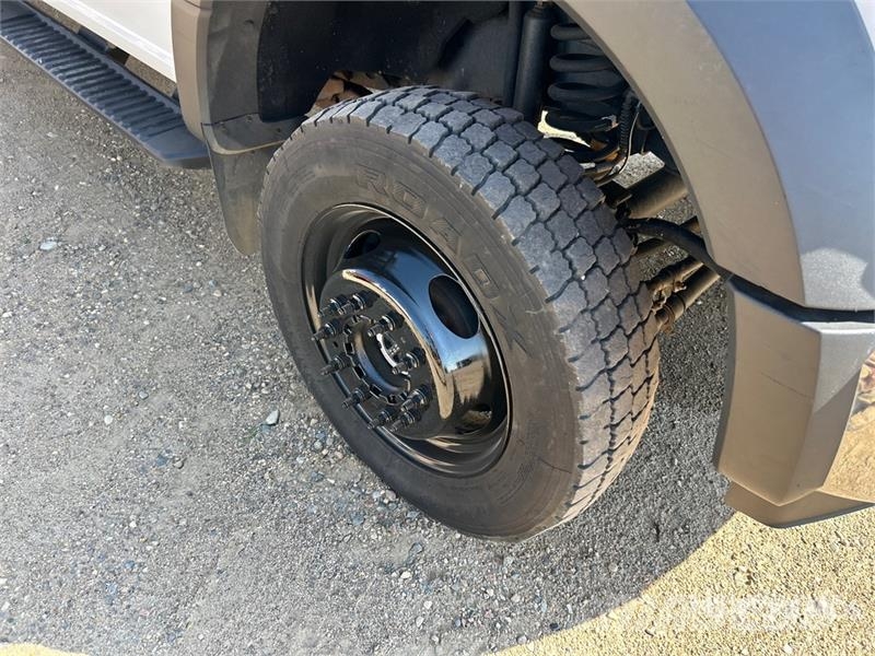 Ford F-550 XLT 4x4 Crew Cab Flatbed Truck 플랫베드/드롭사이드 트럭