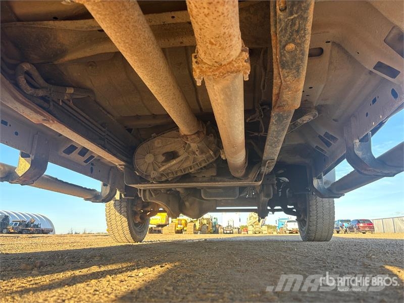 Ford F-550 XLT 4x4 Crew Cab Flatbed Truck (Inoperable) Flatbed kamyonlar