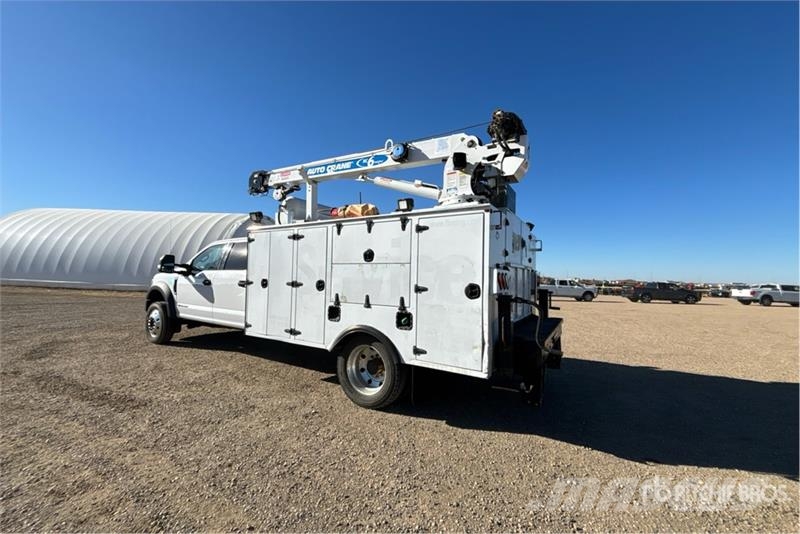 Ford F-550 XLT 4x4 Crew Cab Service Truck Camions et véhicules municipaux