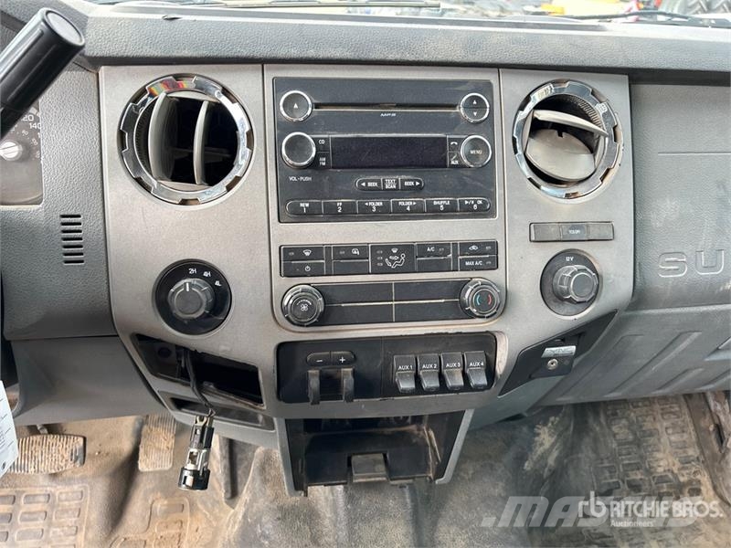 Ford F-550 XLT 4x4 Crew Cab Flatbed Truck Lava-kuorma-autot