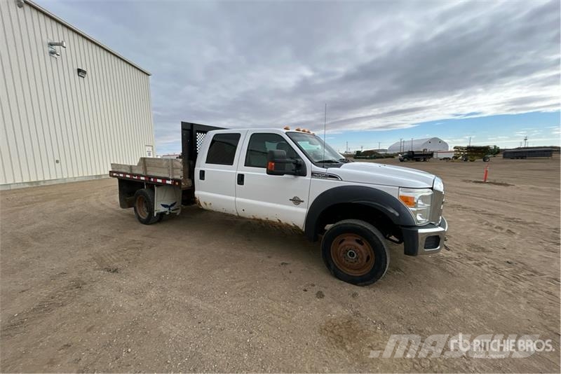Ford F-550 XLT 4x4 Crew Cab Flatbed Truck Lava-kuorma-autot