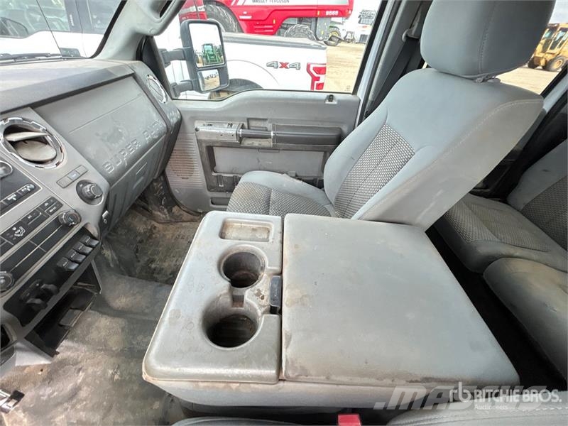 Ford F-550 XLT 4x4 Crew Cab Flatbed Truck Lava-kuorma-autot