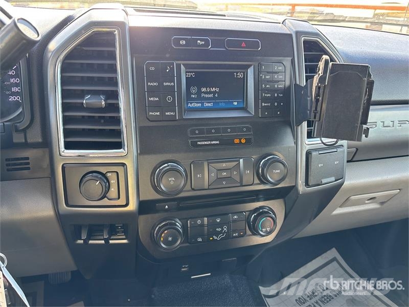 Ford F-550 XLT 4x4 Crew Cab Flatbed Truck Lastbil med lad/Flatbed