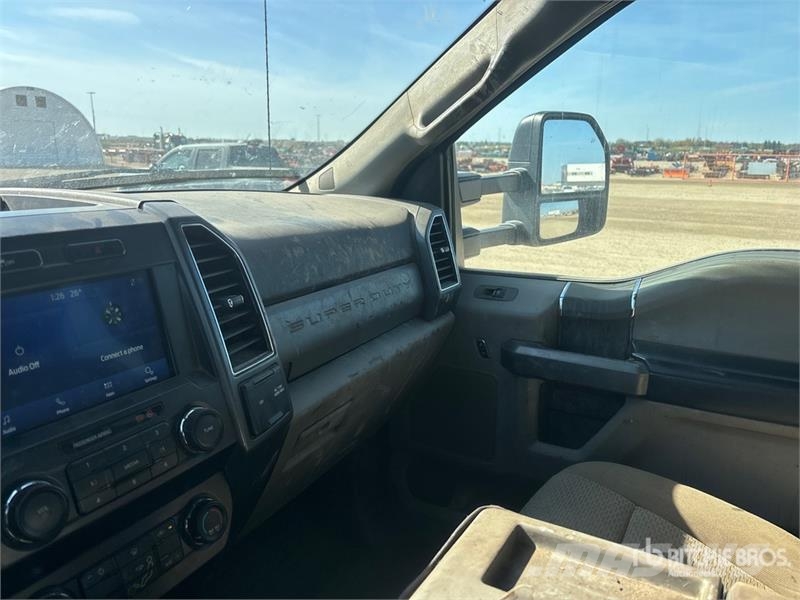Ford F-550 XLT 4x4 Crew Cab Flatbed Truck Lastbil med lad/Flatbed