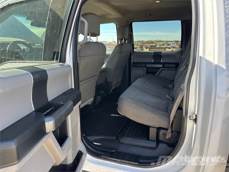 Ford F-550 XLT 4x4 Crew Cab Flatbed Truck Lastbil med lad/Flatbed