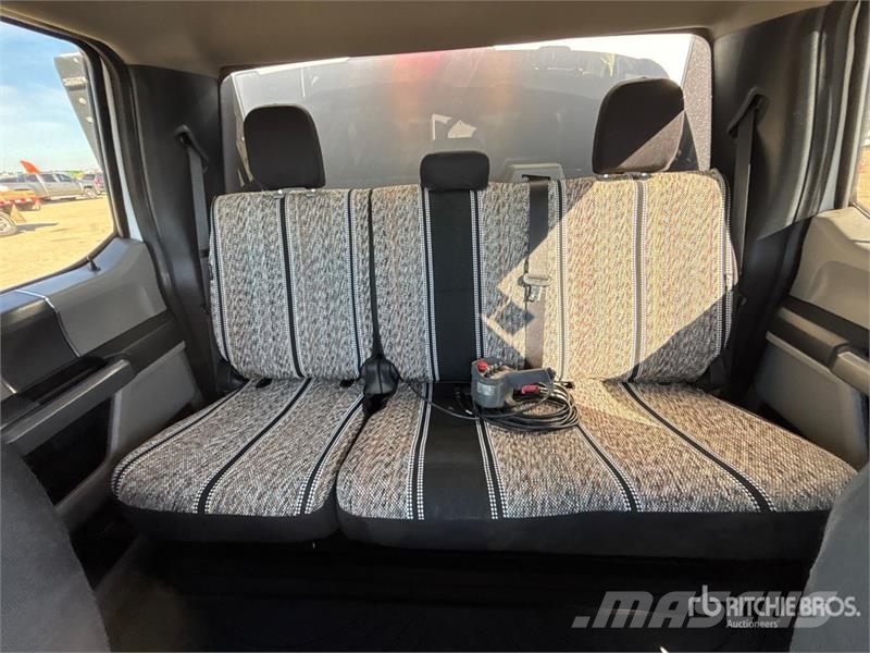 Ford F-550 XLT 4x4 Crew Cab Service Truck Municipal / general purpose vehicles