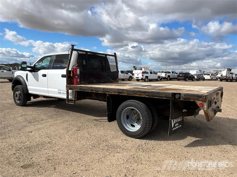 Ford F-550 XLT 4x4 Crew Cab Flatbed Truck Lava-kuorma-autot