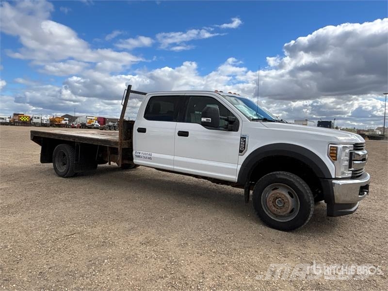 Ford F-550 XLT 4x4 Crew Cab Flatbed Truck Lava-kuorma-autot
