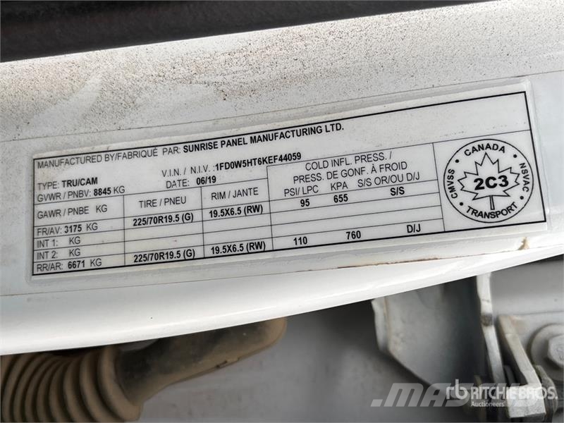 Ford F-550 XLT 4x4 Crew Cab Flatbed Truck Kamioni sa otvorenim sandukom