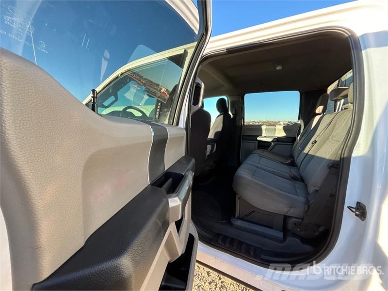 Ford F-550 XLT 4x4 Crew Cab Service Truck Camions et véhicules municipaux