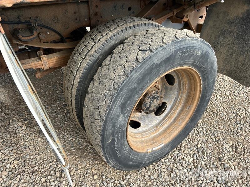 Ford F-550 XLT 4x4 Crew Cab Flatbed Truck Lava-kuorma-autot