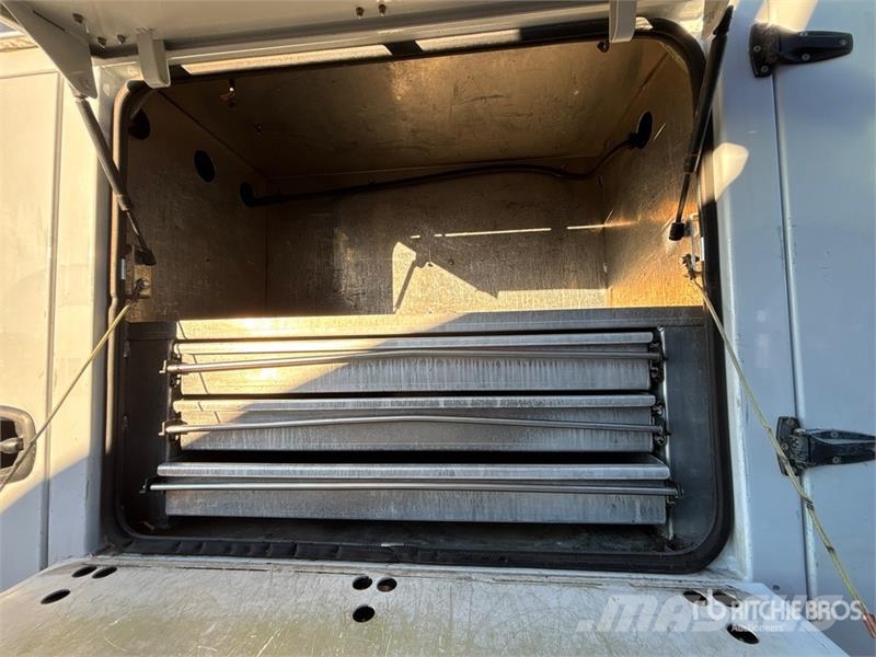 Ford F-550 XLT 4x4 Crew Cab Service Truck Camions et véhicules municipaux