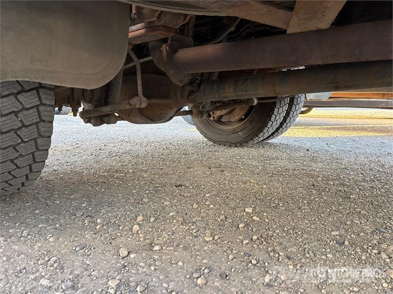 Ford F-550 XLT 4x4 Crew Cab Flatbed Truck Camiones de cama baja