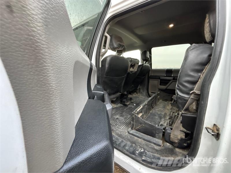 Ford F-550 XLT 4x4 Crew Cab Flatbed Truck Kamioni sa otvorenim sandukom