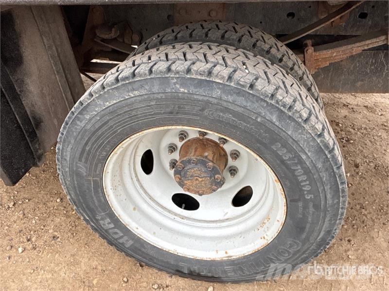 Ford F-550 XLT 4x4 Crew Cab Flatbed Truck Kamioni sa otvorenim sandukom