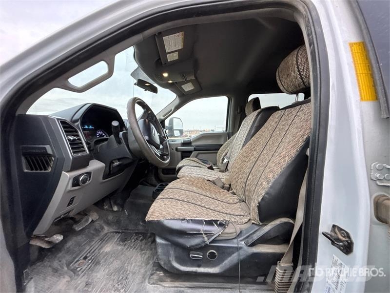 Ford F-550 XLT 4x4 Crew Cab Flatbed Truck Kamioni sa otvorenim sandukom