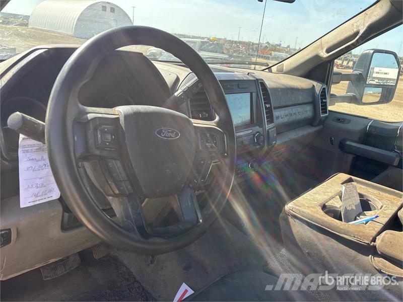 Ford F-550 XLT 4x4 Crew Cab Flatbed Truck Lastbil med lad/Flatbed